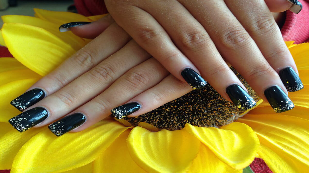20 Chicest Black Nail Designs 2024- Best to DIY Now