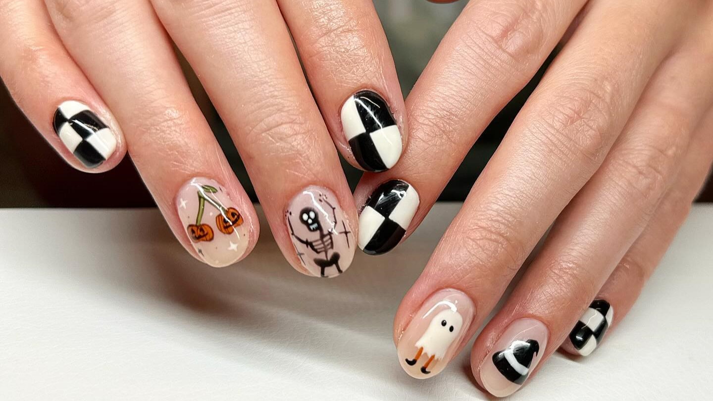 spooky Halloween skeleton nail designs to try